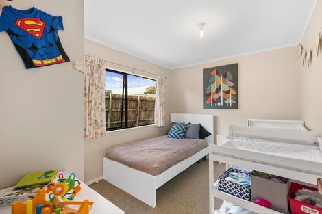 Photo of property in 2/20 Kamara Road, Glen Eden, Auckland, 0602