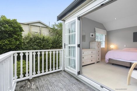Photo of property in 15a Aplin Terrace, Ngaio, Wellington, 6035