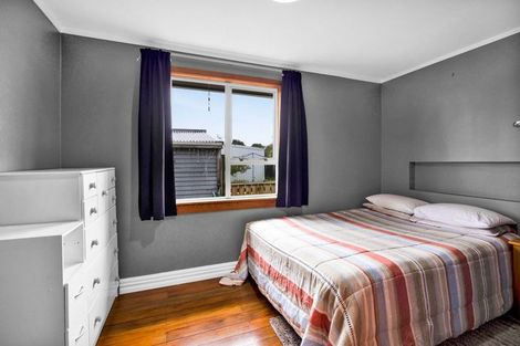 Photo of property in 43 Maire Street, Inglewood, 4330