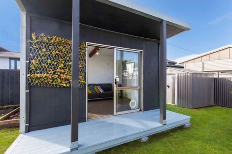 Photo of property in 10 Karaka Street, Castlecliff, Whanganui, 4501