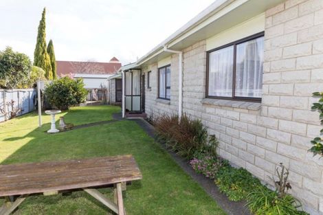 Photo of property in 44 Allardice Street, Dannevirke, 4930