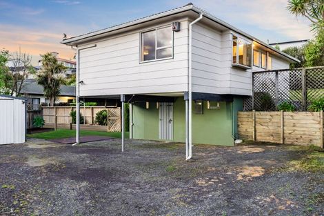 Photo of property in 25 Helleur Road, Massey, Auckland, 0614