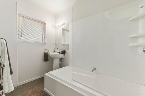 Photo of property in 3/169 Chivalry Road, Glenfield, Auckland, 0629