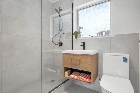 Photo of property in 1/11 Alston Avenue, Kelston, Auckland, 0602