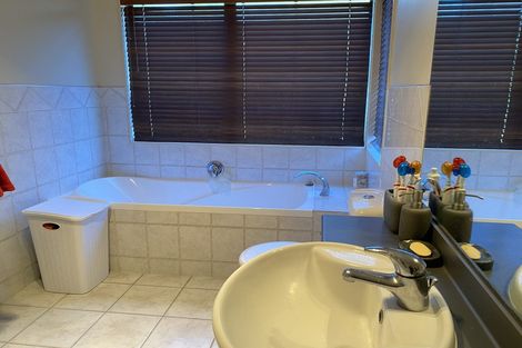 Photo of property in 139a Atkinson Road, Titirangi, Auckland, 0604