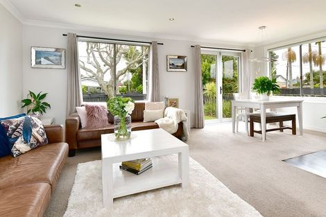 Photo of property in 27 Doment Crescent, Orewa, 0931