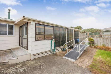 Photo of property in 20 Thomas Place, Foxton Beach, Foxton, 4815