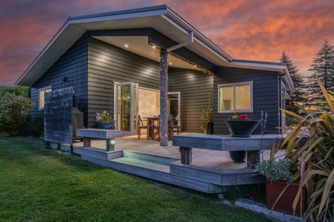 Photo of property in 1 Seagers Close, Kinloch, Taupo, 3377