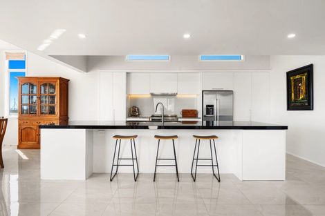 Photo of property in 203 Marine Parade, Mount Maunganui, 3116