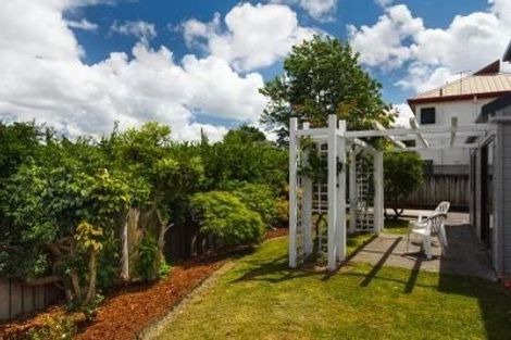 Photo of property in 1/6 Glucina Avenue, West Harbour, Auckland, 0618