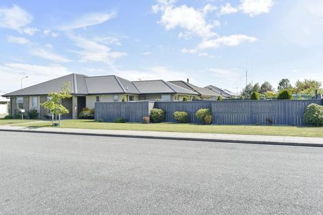 Photo of property in 12 Devlin Avenue, Rangiora, 7400