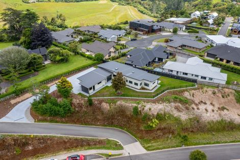 Photo of property in 2 Marsden Place, Hurworth, New Plymouth, 4310