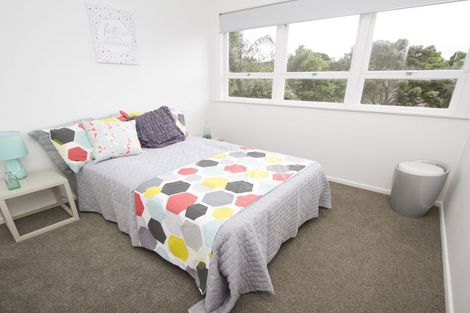 Photo of property in 13 Lantana Road, Green Bay, Auckland, 0604