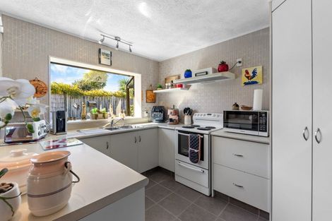 Photo of property in 19a Litchfield Place, Clarks Beach, 2122