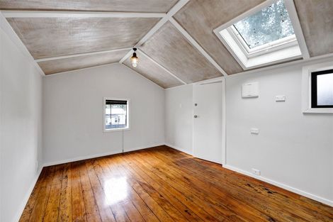 Photo of property in 65 Pioneer Road, Moturoa, New Plymouth, 4310