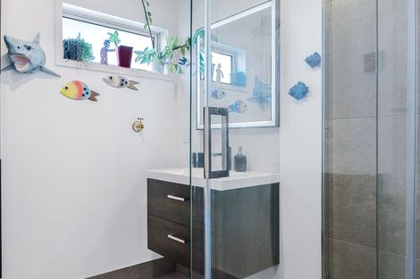 Photo of property in 20 Linkwater Way, Parklands, Christchurch, 8083