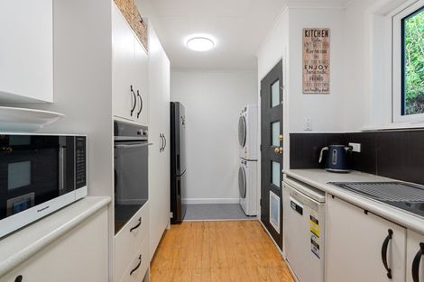 Photo of property in 123 Newlands Road, Newlands, Wellington, 6037