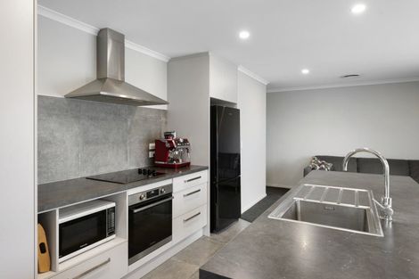 Photo of property in 20 Evelyn Crescent, Marshland, Christchurch, 8083