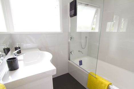 Photo of property in 13 Lantana Road, Green Bay, Auckland, 0604