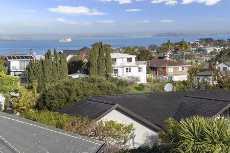 Photo of property in 32a Parr Terrace, Castor Bay, Auckland, 0620