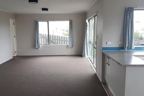 Photo of property in 2/24 Mcquarrie Avenue, Wattle Downs, Auckland, 2103