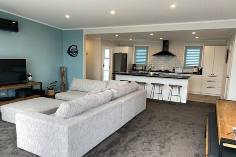 Photo of property in 17 Regent Street, Martinborough, 5711