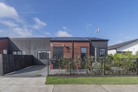 Photo of property in 10 Regiment Road, Papakura, 2110