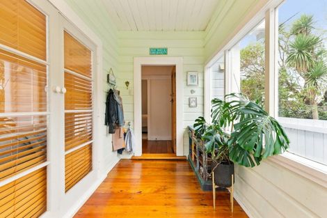 Photo of property in 159 Queens Drive, Lyall Bay, Wellington, 6022