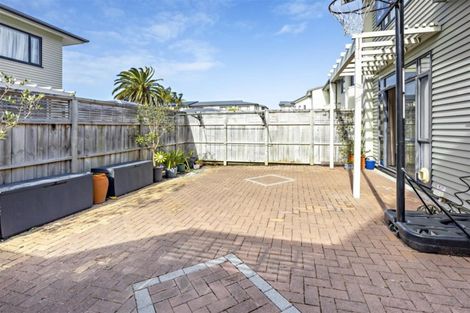 Photo of property in 11/2 Armoy Drive, East Tamaki, Auckland, 2016