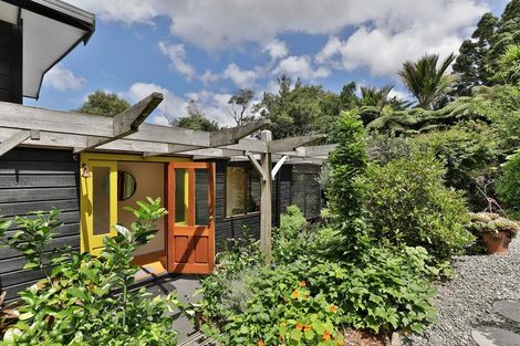 Photo of property in 37 York Road, Titirangi, Auckland, 0604