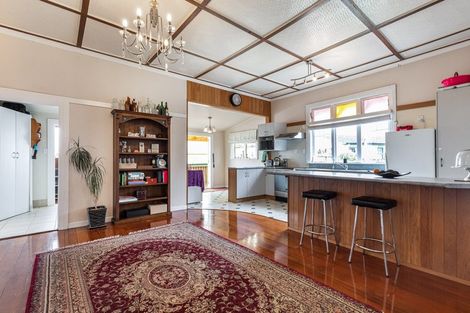 Photo of property in 14 Sandspit Road, Waiuku, 2123