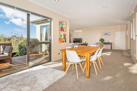 Photo of property in 2/18 Limmer Place, Browns Bay, Auckland, 0632