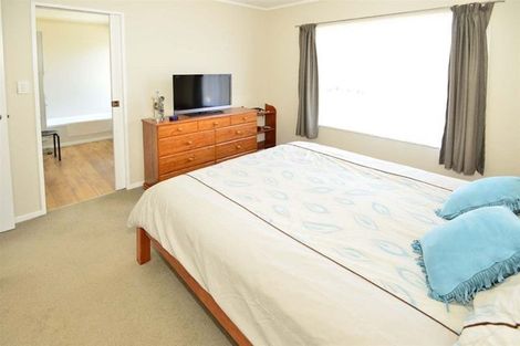Photo of property in 97 Unsworth Drive, Unsworth Heights, Auckland, 0632
