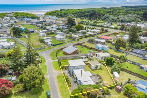 Photo of property in 5 Ngatiawa Street, Himatangi Beach, Foxton, 4891