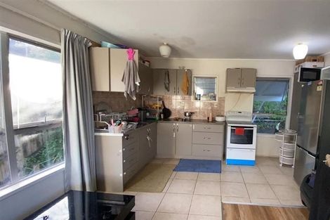Photo of property in 1040 East Coast Road, Fairview Heights, Auckland, 0630