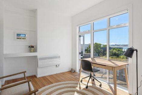 Photo of property in 277 Queens Drive, Lyall Bay, Wellington, 6022