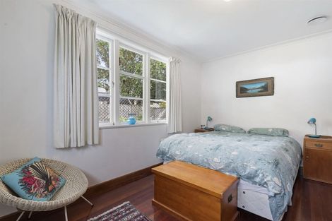 Photo of property in 2 Serwayne Place, Sunnyvale, Auckland, 0612