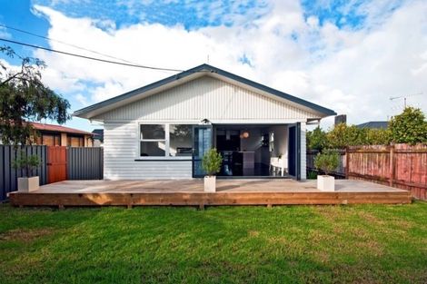 Photo of property in 2/53 Lancaster Road, Beach Haven, Auckland, 0626