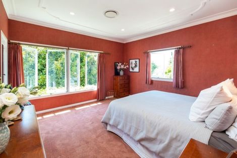 Photo of property in 1 Tauroa Road, Havelock North, 4130