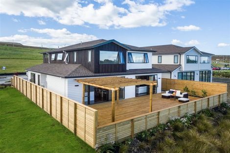 Photo of property in 17 Tawatawa Street, Long Bay, Auckland, 0630