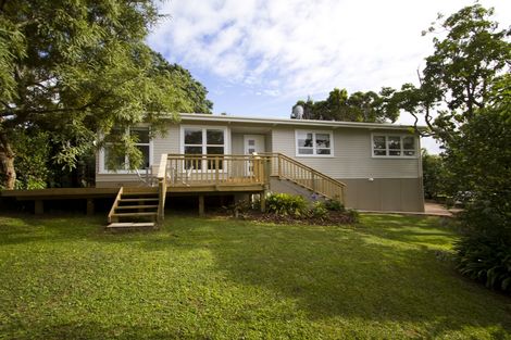 Photo of property in 13 Lantana Road, Green Bay, Auckland, 0604