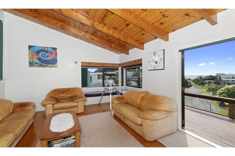 Photo of property in 25 Tapeka Road, Russell, 0202