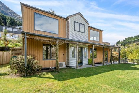 Photo of property in 33 Arawata Terrace, Fernhill, Queenstown, 9300