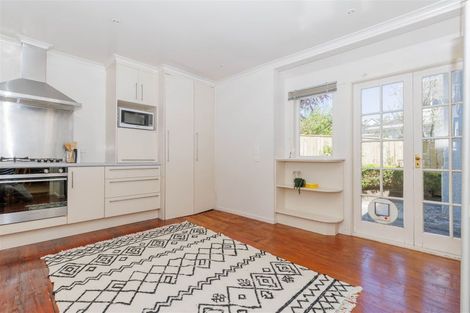 Photo of property in 11 Glen Road, Kelburn, Wellington, 6012