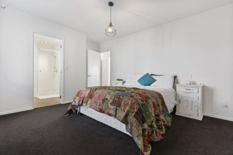 Photo of property in 54 Lagoon Way, West Harbour, Auckland, 0618