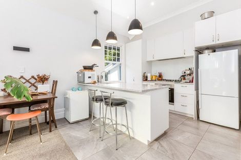 Photo of property in 44 Aurora Terrace, Kelburn, Wellington, 6012