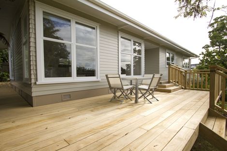 Photo of property in 13 Lantana Road, Green Bay, Auckland, 0604