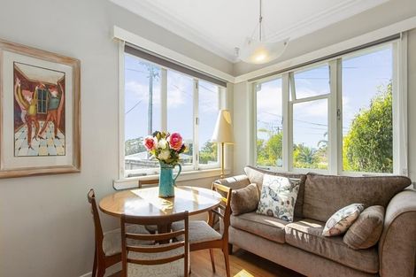 Photo of property in 298 East Coast Road, Forrest Hill, Auckland, 0620