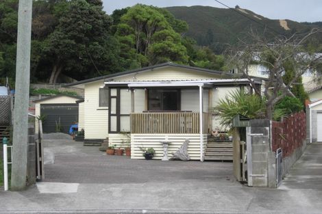 Photo of property in 8 Glen Alice Grove, Naenae, Lower Hutt, 5011