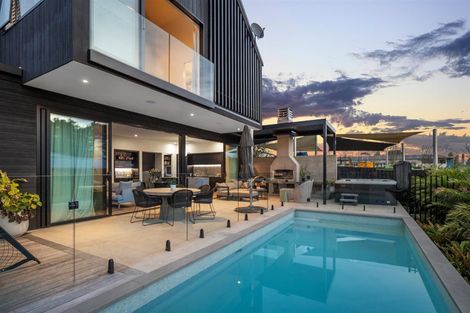 Photo of property in 23 Otakau Road, Milford, Auckland, 0620